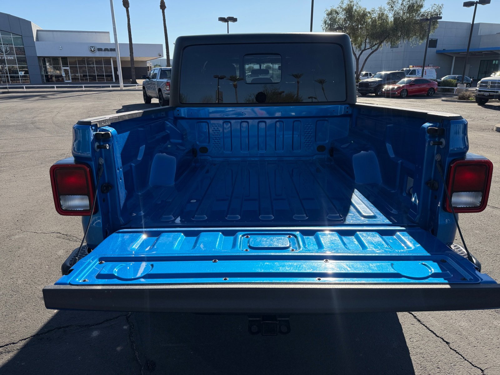 Used 2023 Jeep Gladiator Willys image 16