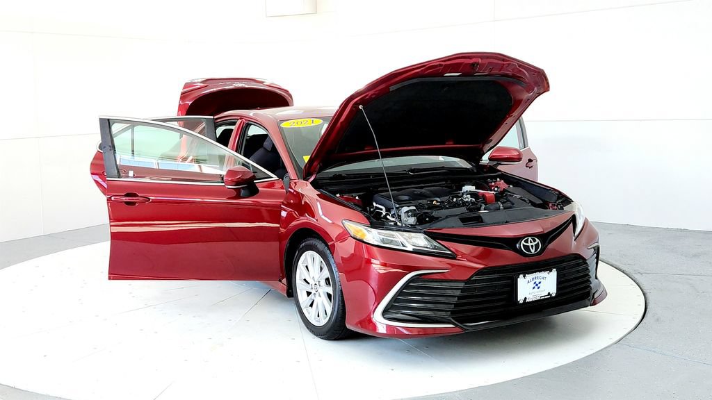 Used 2021 Toyota Camry LE w/ Cold Weather Package FWD image 9