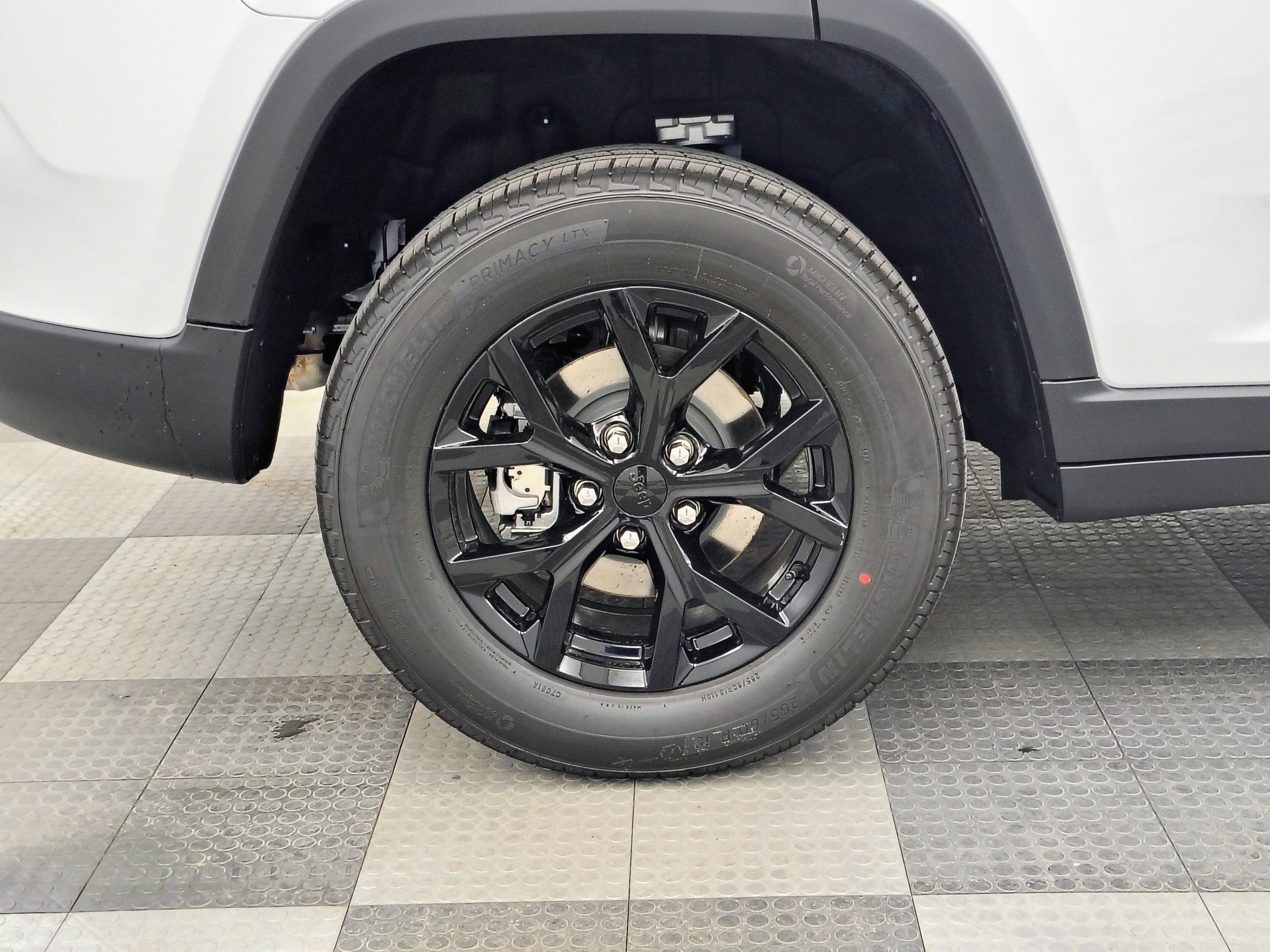 New 2025 Jeep Grand Cherokee Altitude image 12