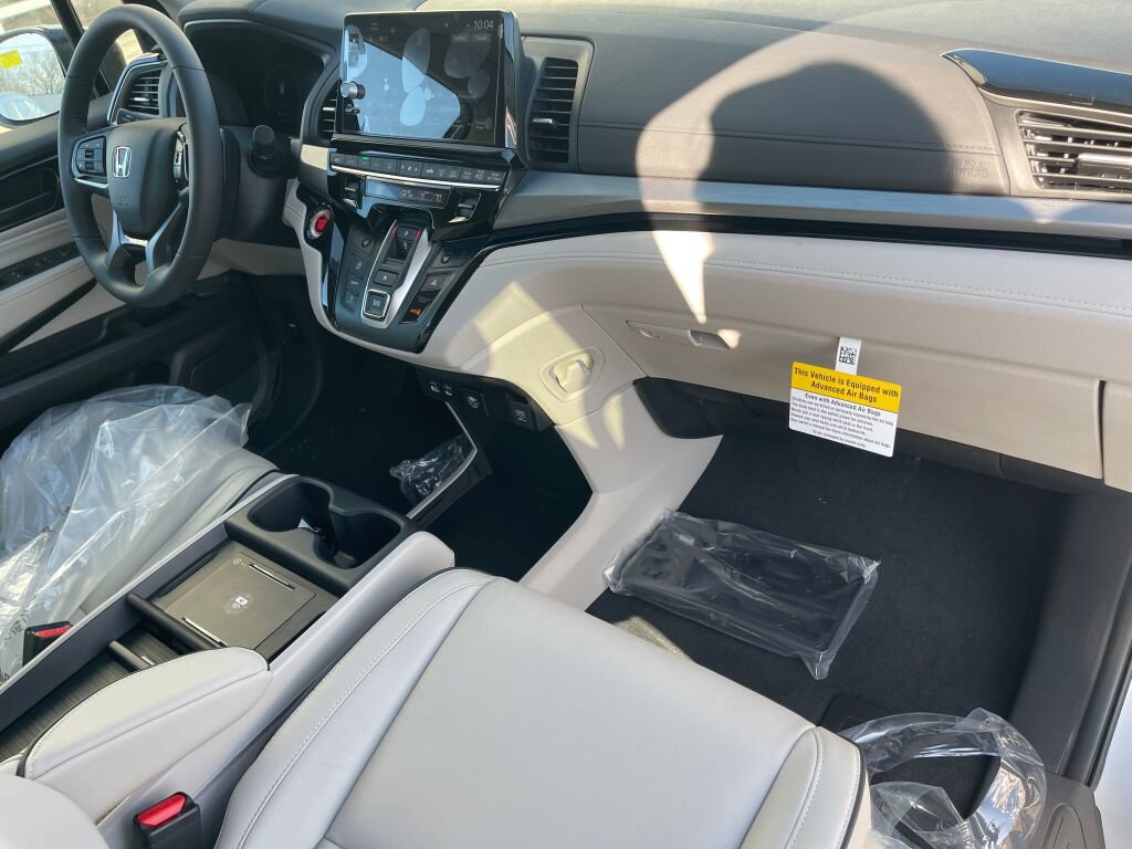 New 2026 Honda Odyssey Touring image 17