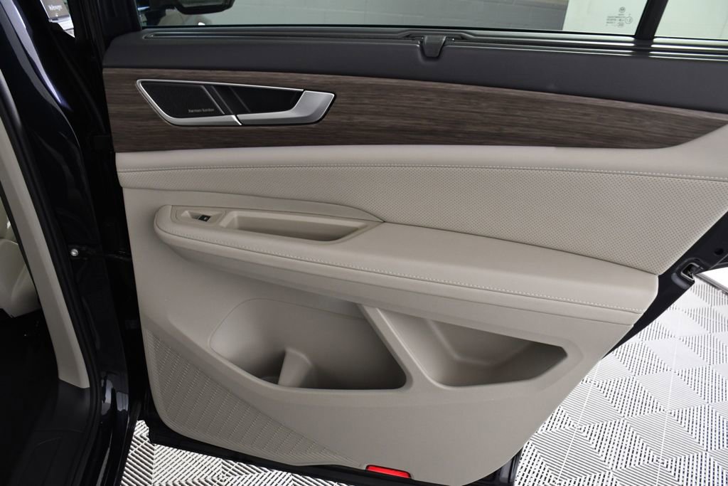 Used 2025 Volkswagen Atlas SEL Premium R-Line image 21