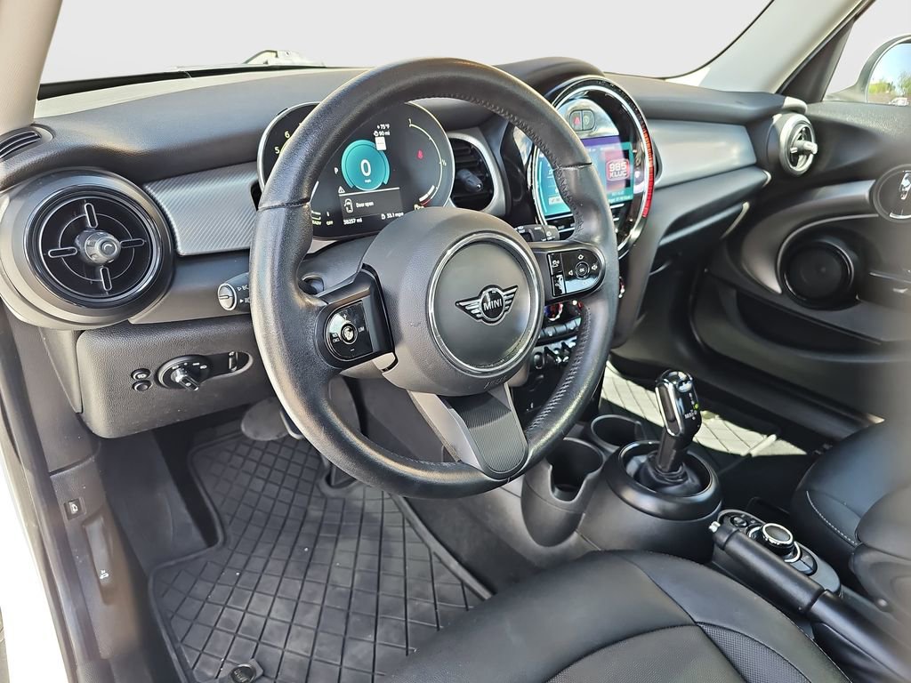Used 2023 MINI Cooper 4-Door Hardtop image 9