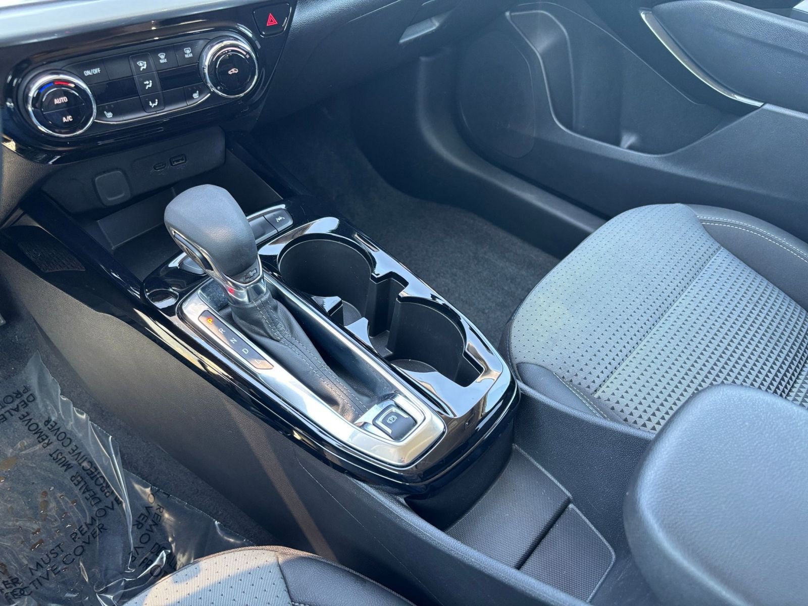 Used 2025 Nissan Versa SV FWD image 40