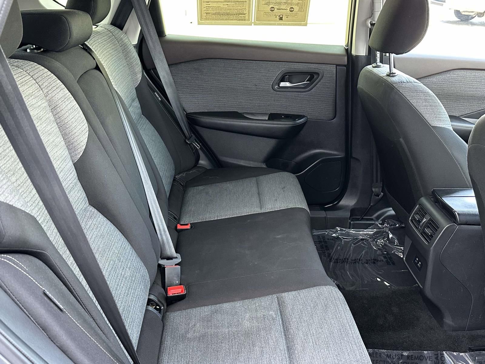 Used 2023 Nissan Rogue SV image 14