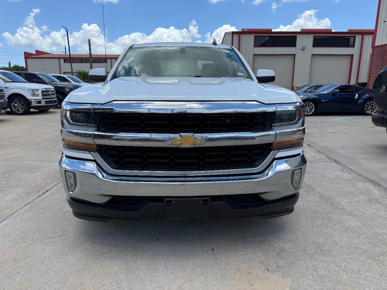 Used 2018 Chevrolet Silverado 1500 LT RWD image 2