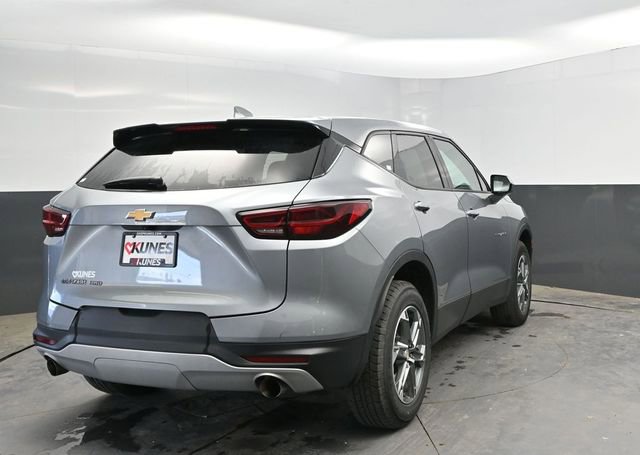 Used 2025 Chevrolet Blazer LT AWD/4WD image 9