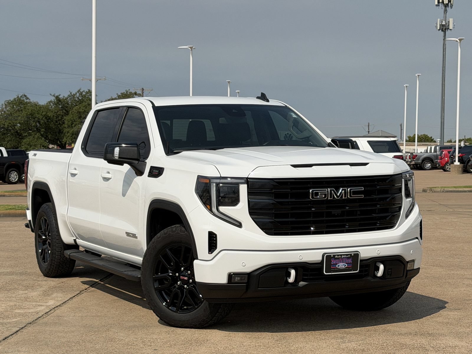 Used 2025 GMC Sierra 1500 Elevation w/ Elevation Premium Package AWD/4WD image 2