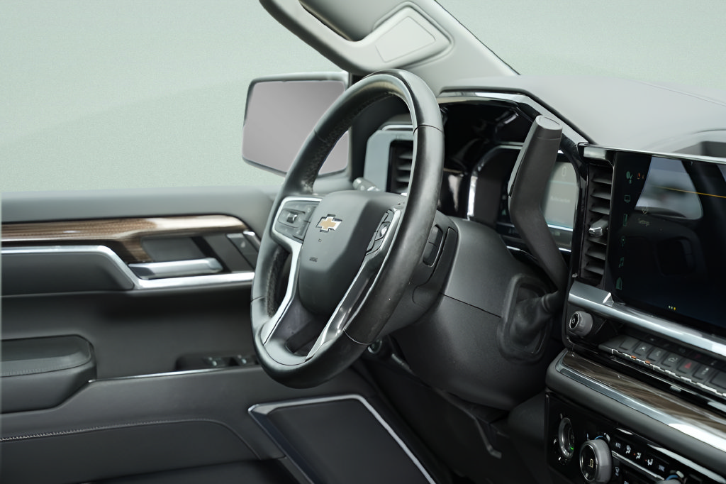 Used 2023 Chevrolet Silverado 1500 LT AWD/4WD image 13