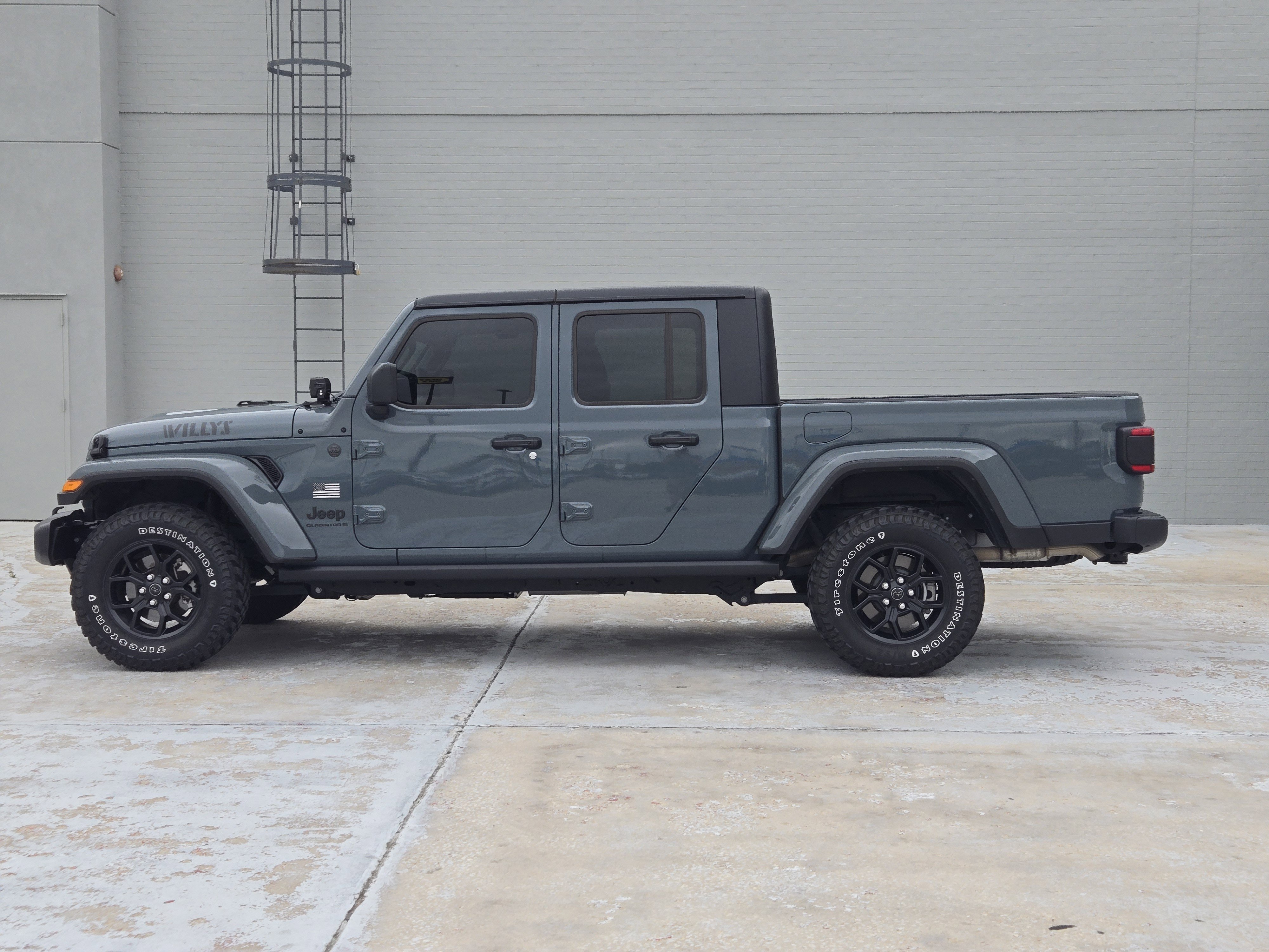 Used 2024 Jeep Gladiator Sport image 5
