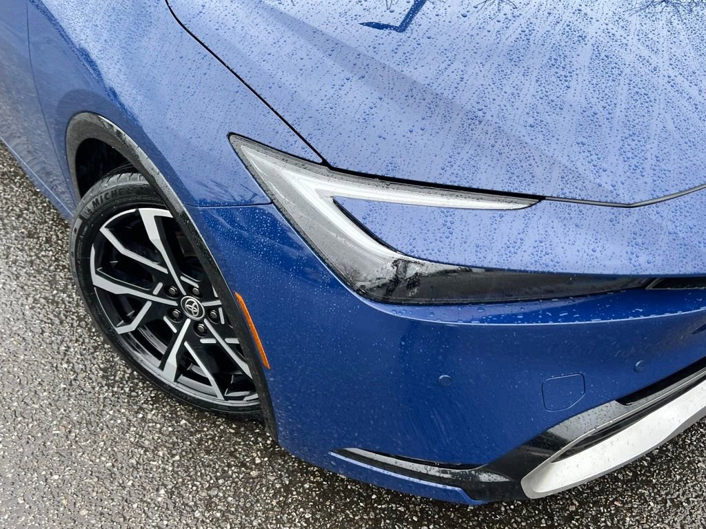 Used 2025 Toyota Prius XSE image 2