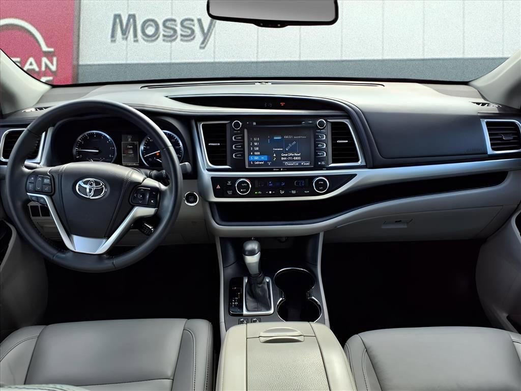 Used 2014 Toyota Highlander XLE image 16