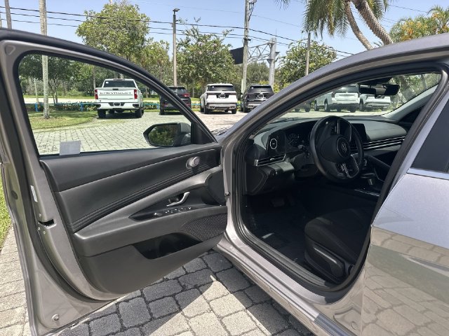 Used 2025 Hyundai Elantra SEL FWD image 22