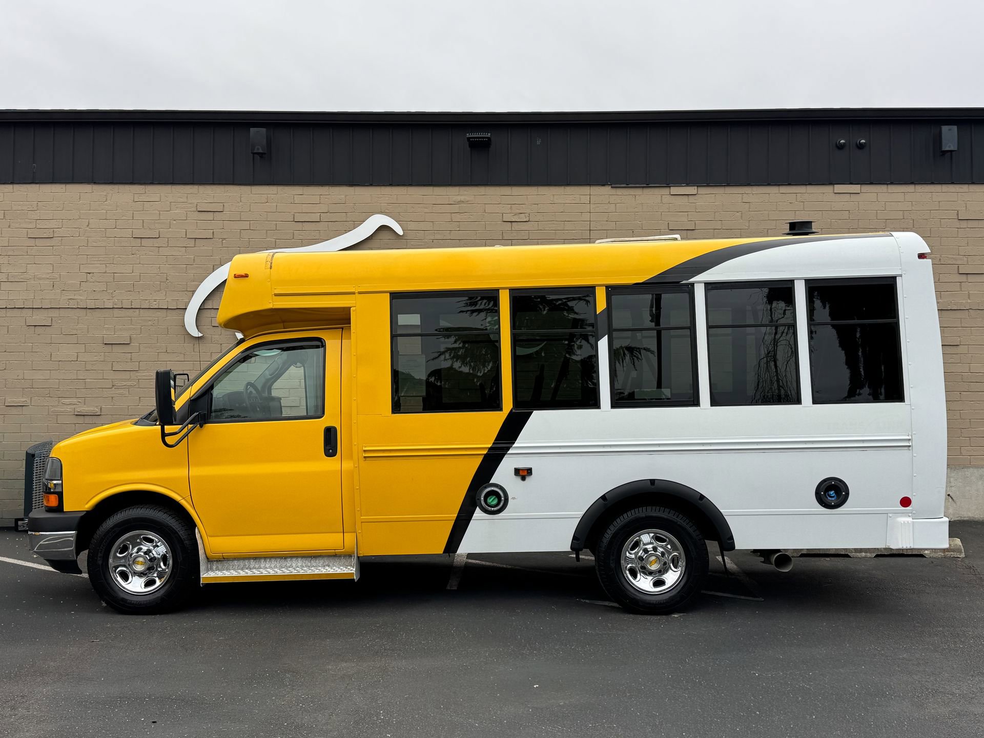 Used 2014 Chevrolet Express 3500 RWD image 3
