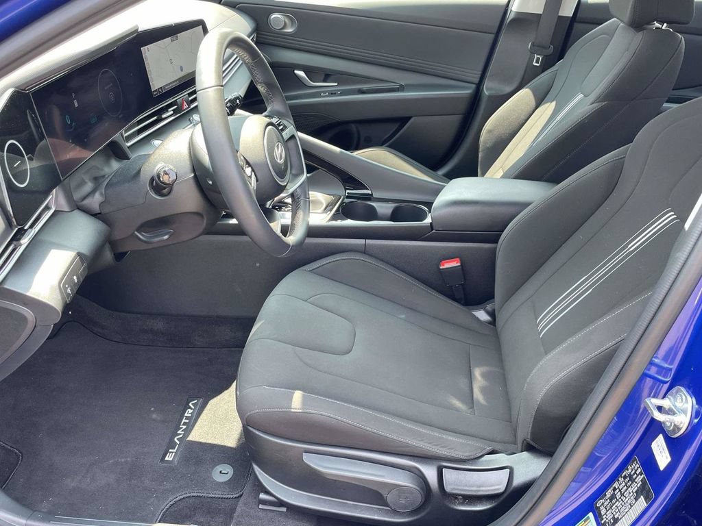 Certified 2025 Hyundai Elantra SEL FWD image 13
