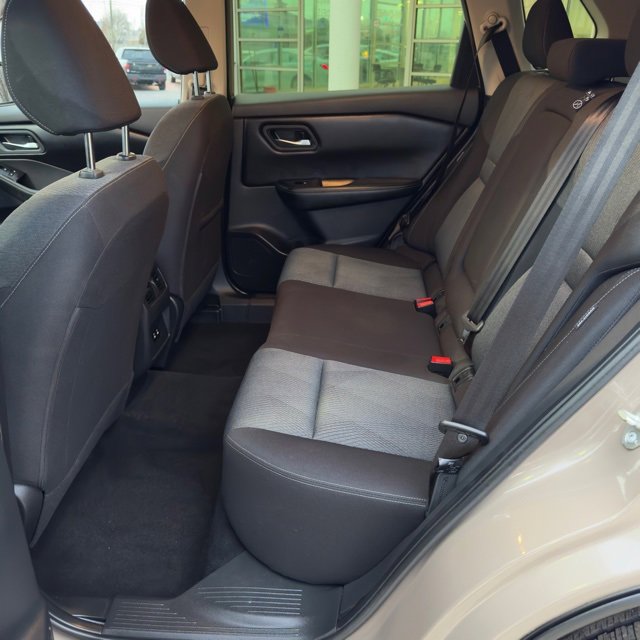 Used 2024 Nissan Rogue SV image 11