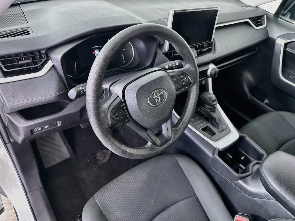Used 2025 Toyota RAV4 LE AWD/4WD image 28