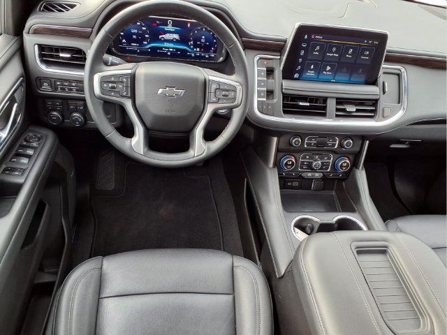 Used 2023 Chevrolet Tahoe Z71 w/ Luxury Package AWD/4WD image 2