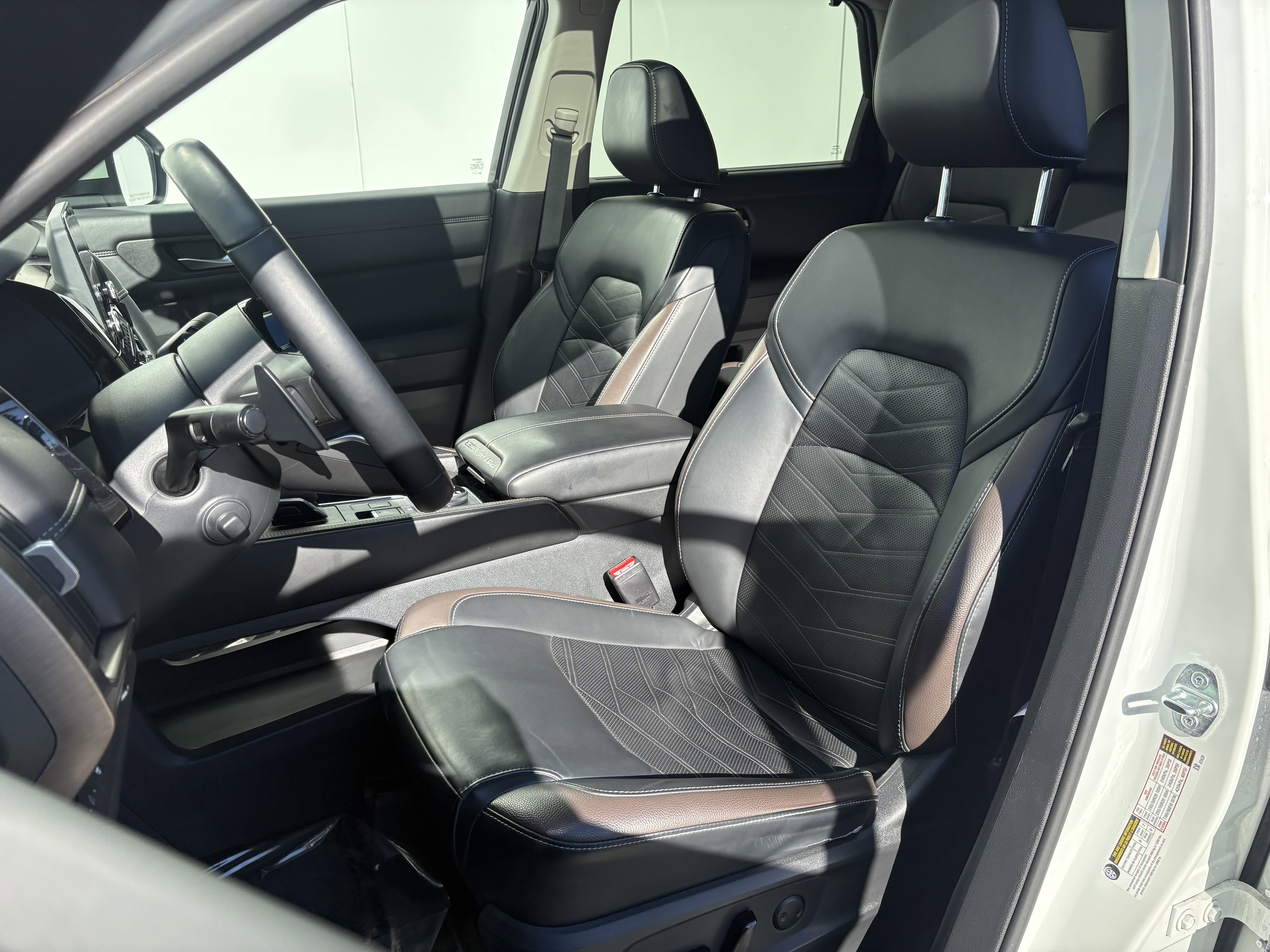 Used 2023 Nissan Pathfinder Platinum w/ Lighting Package (N93) AWD/4WD image 11