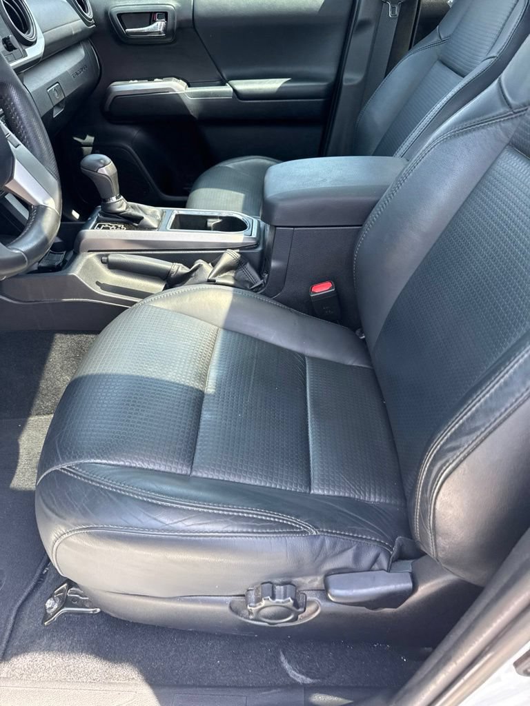 Used 2019 Toyota Tacoma Limited AWD/4WD image 19