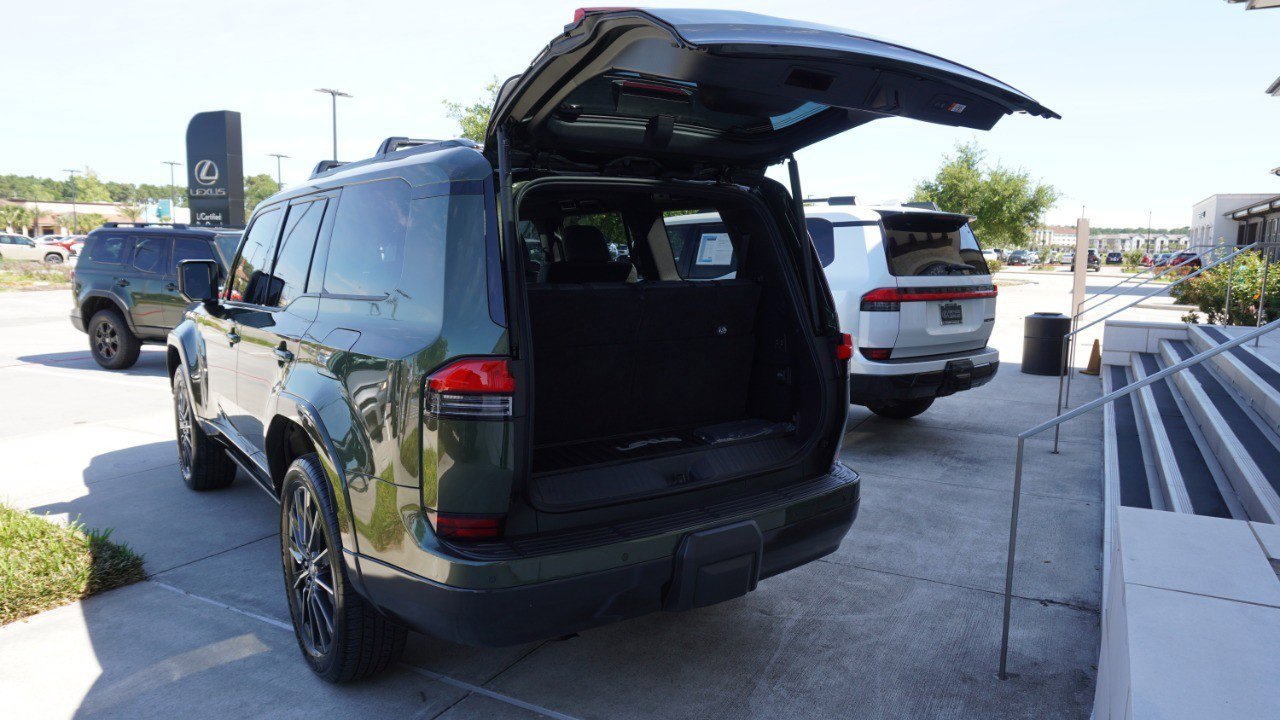 Used 2025 Lexus GX 550 w/ Accessory Package (2T) AWD/4WD image 41