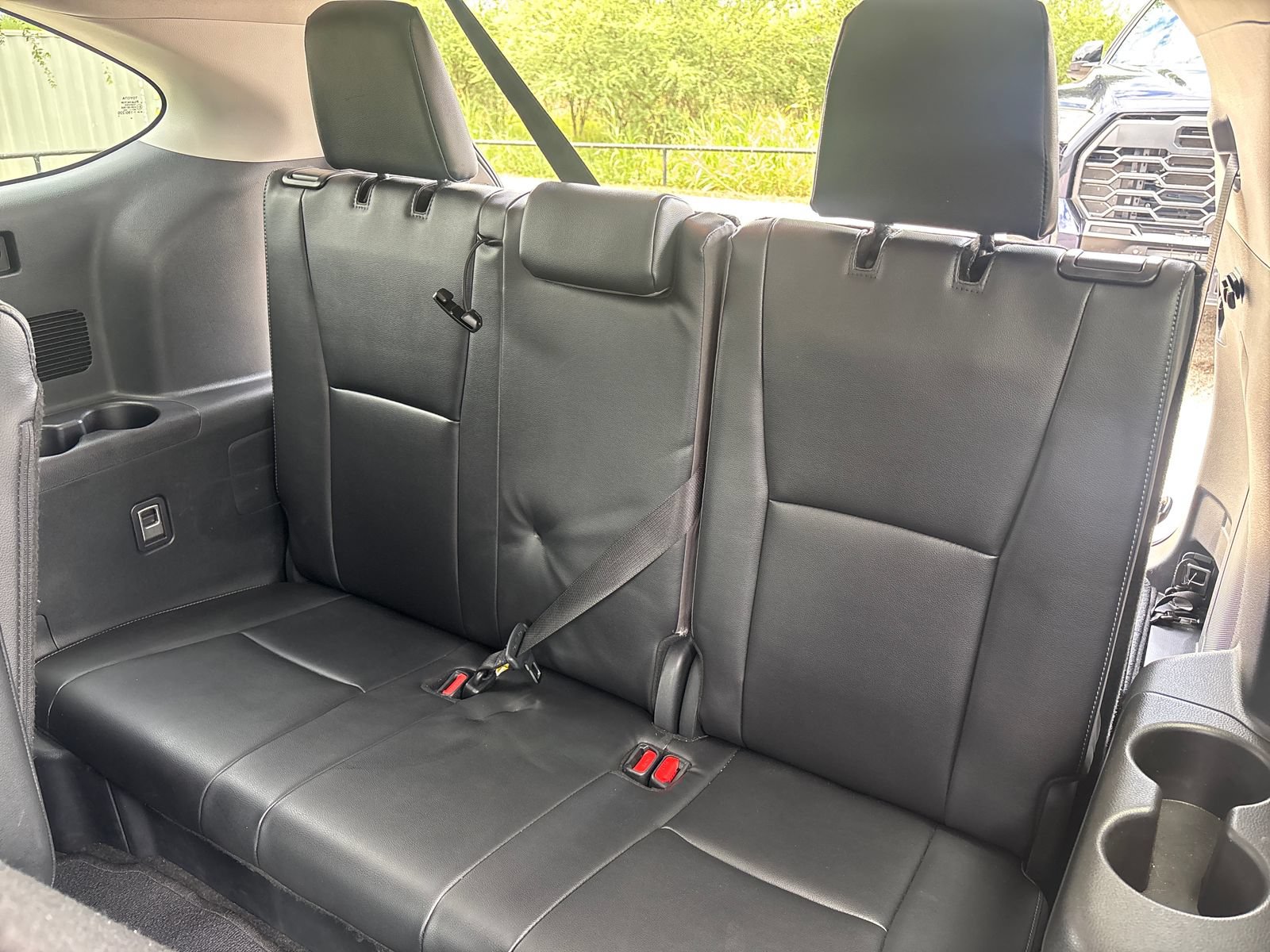 Used 2025 Toyota Highlander Limited FWD image 12