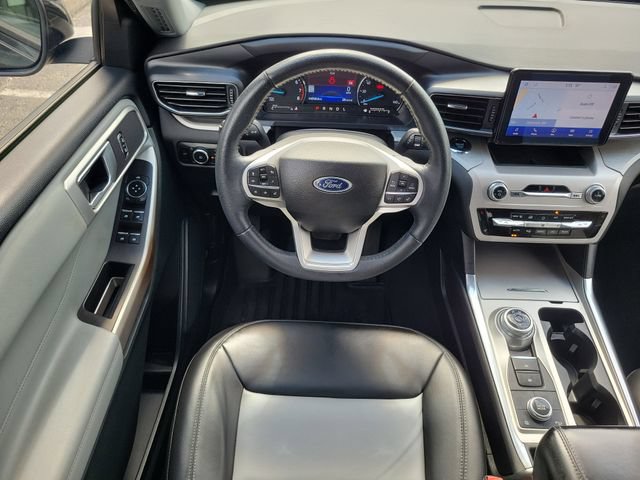 Used 2023 Ford Explorer XLT w/ Equipment Group 202A AWD/4WD image 9