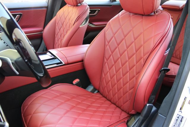 Used 2025 Mercedes-Benz S 580 4MATIC Sedan w/ AMG Line Package image 9