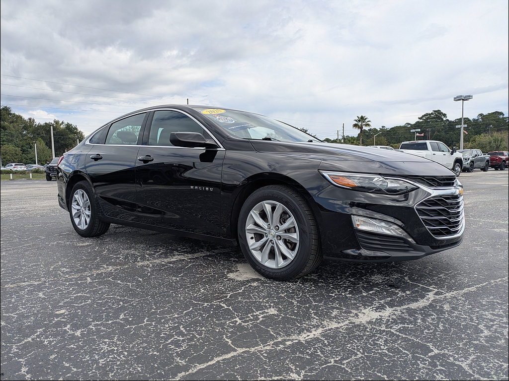 Used 2025 Chevrolet Malibu LT FWD image 2