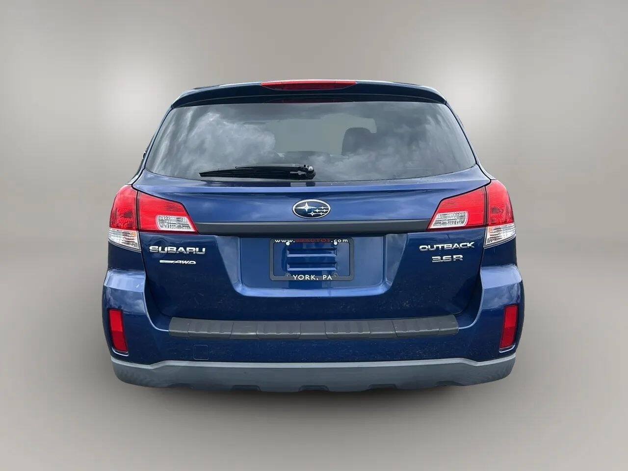 Used 2010 Subaru Outback 3.6R Limited AWD/4WD image 6