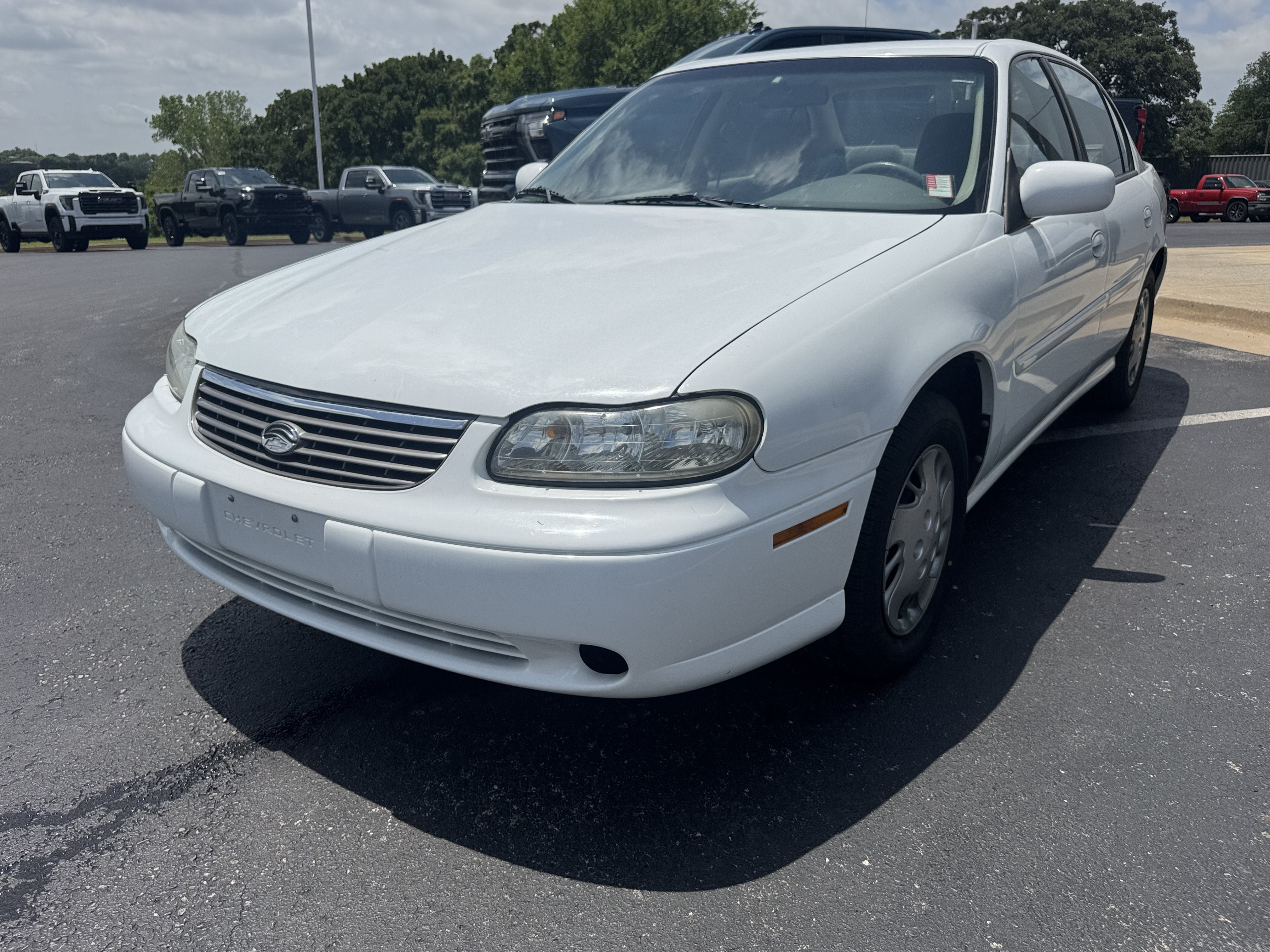 Used 1999 Chevrolet Malibu w/ Preferred Equipment Group 1 FWD image 2