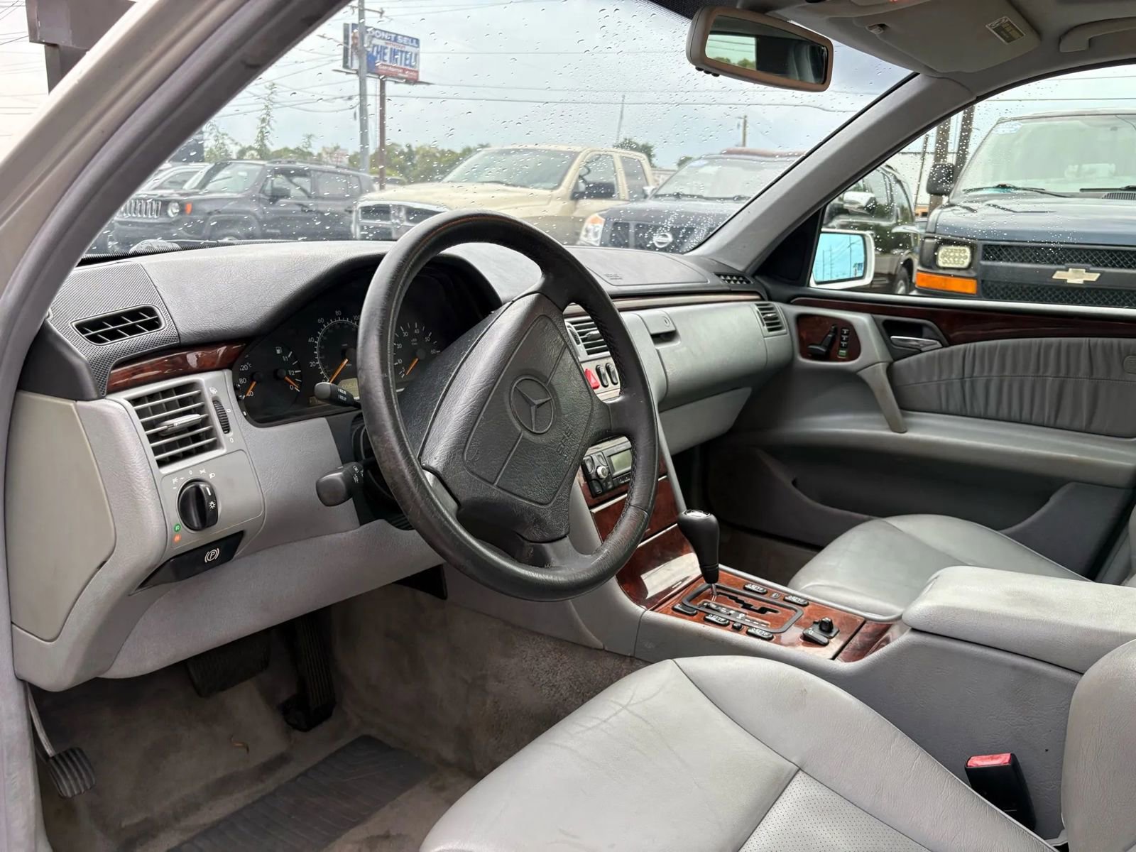 Used 1999 Mercedes-Benz E 320 Sedan image 11