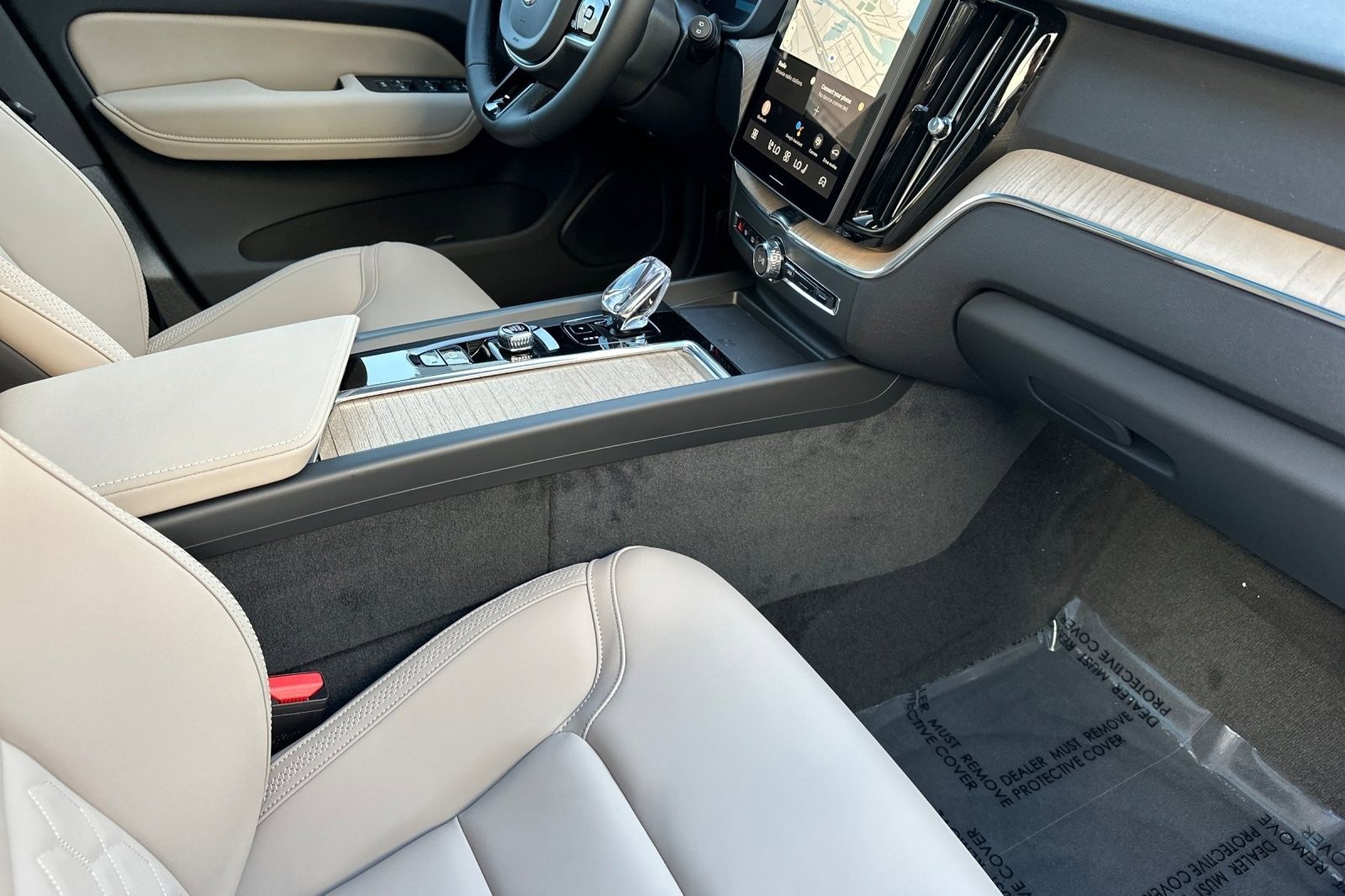 New 2026 Volvo XC60 T8 Plus w/ Climate Package image 18