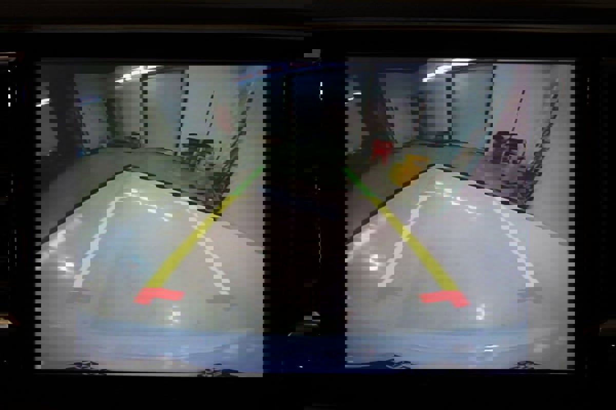 Used 2024 Chrysler Pacifica Touring-L image 17