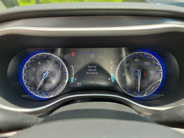 Used 2024 Chrysler Pacifica Touring-L FWD image 30
