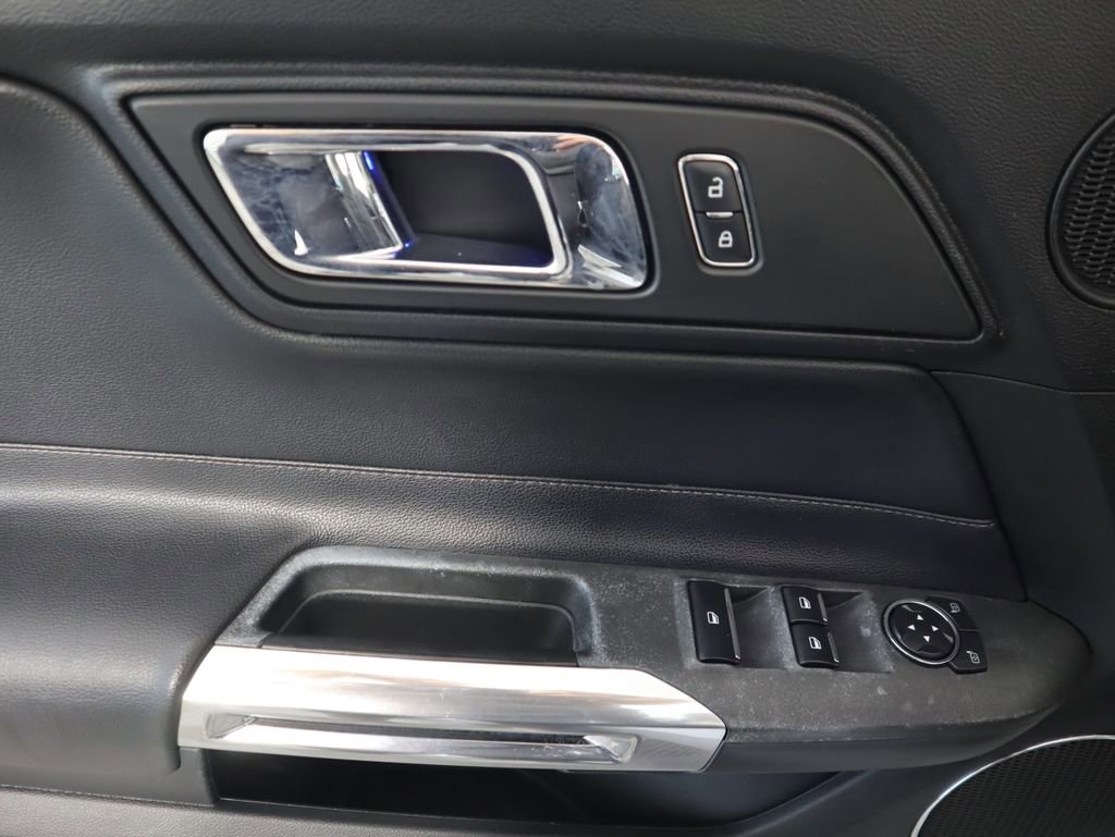 Used 2016 Ford Mustang Premium image 31