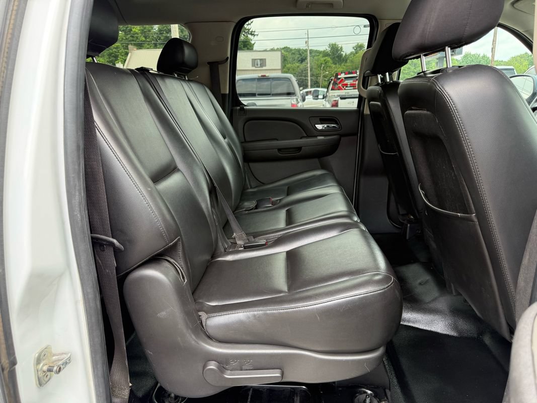Used 2007 Chevrolet Suburban 2500 w/ Skid Plate Package AWD/4WD image 12