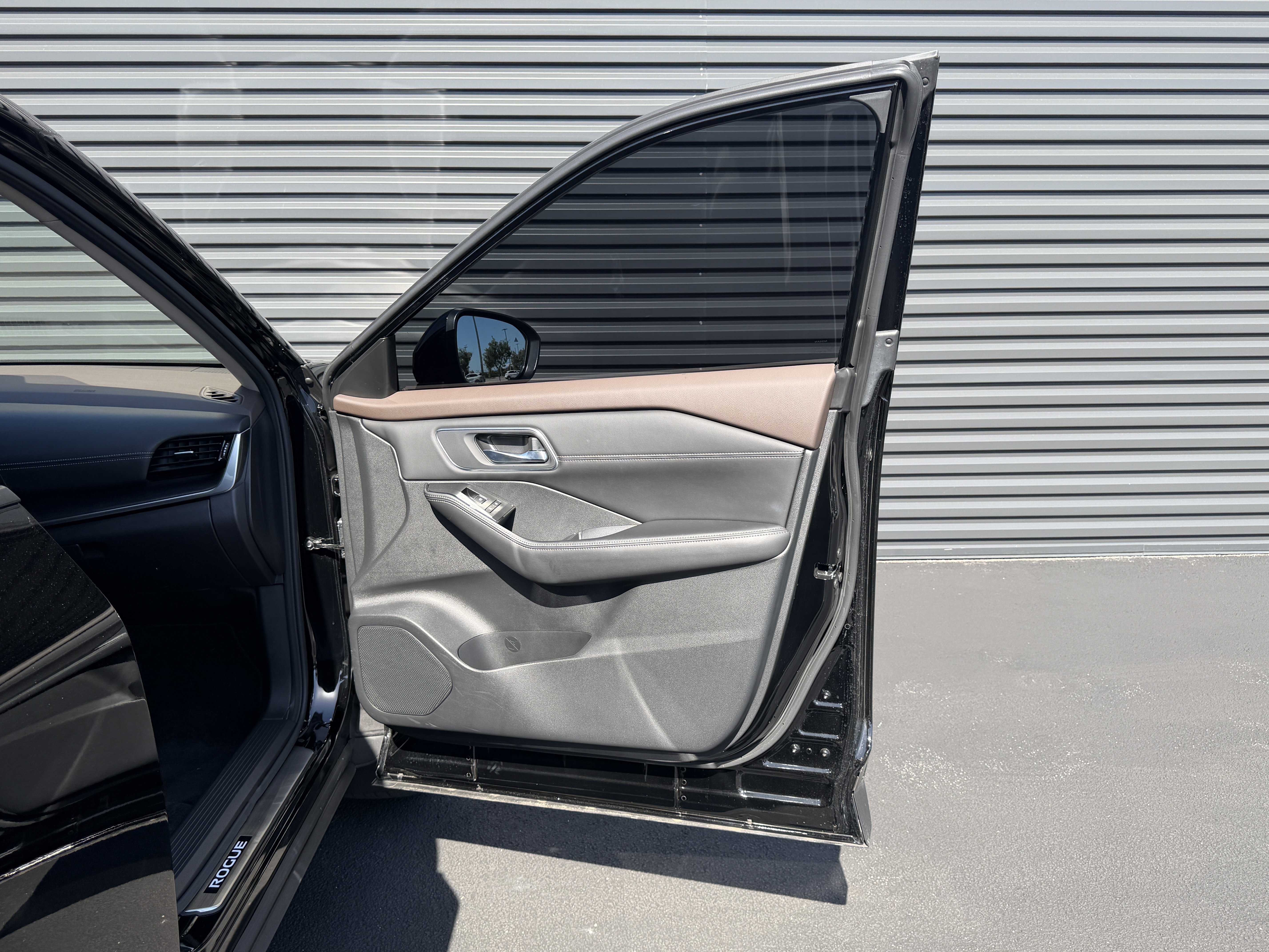 Used 2022 Nissan Rogue Platinum w/ Head-Up Display Package image 29