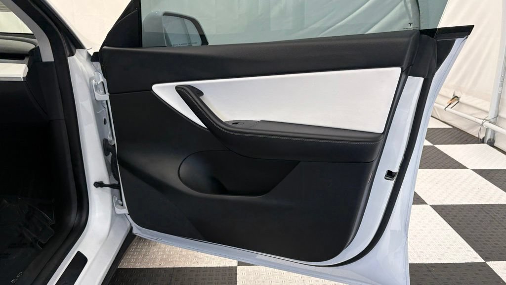 Used 2022 Tesla Model Y Performance AWD/4WD image 26