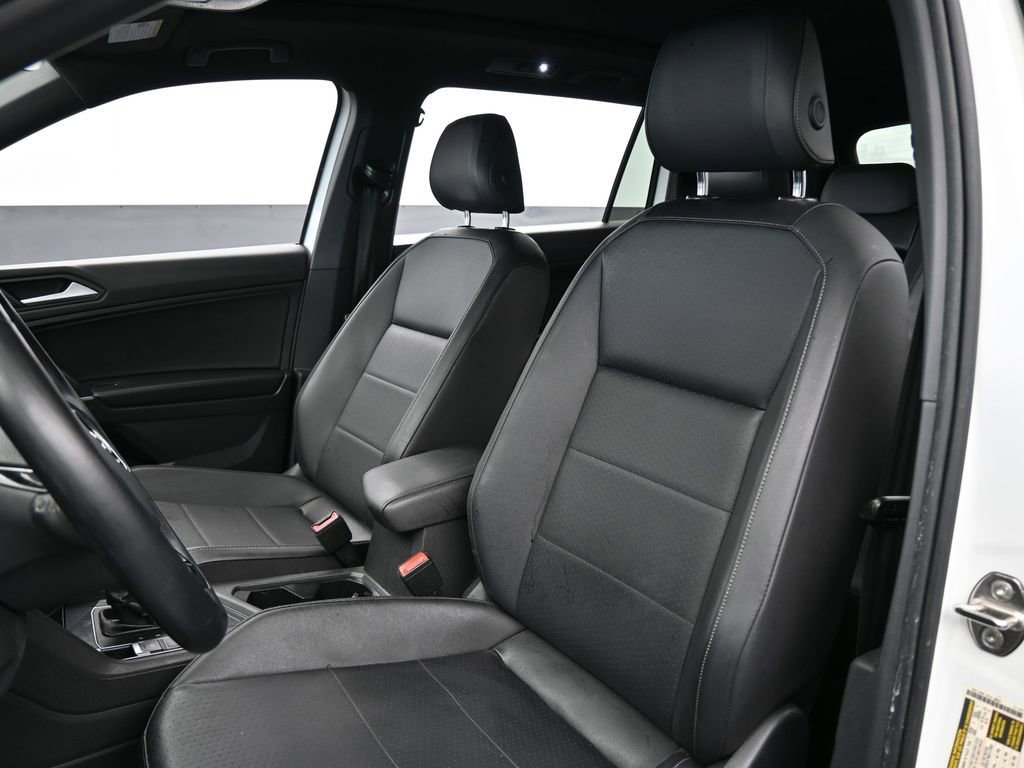 Used 2020 Volkswagen Tiguan SE R-Line image 10