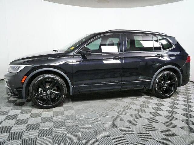 Used 2024 Volkswagen Tiguan SE R-Line FWD image 22