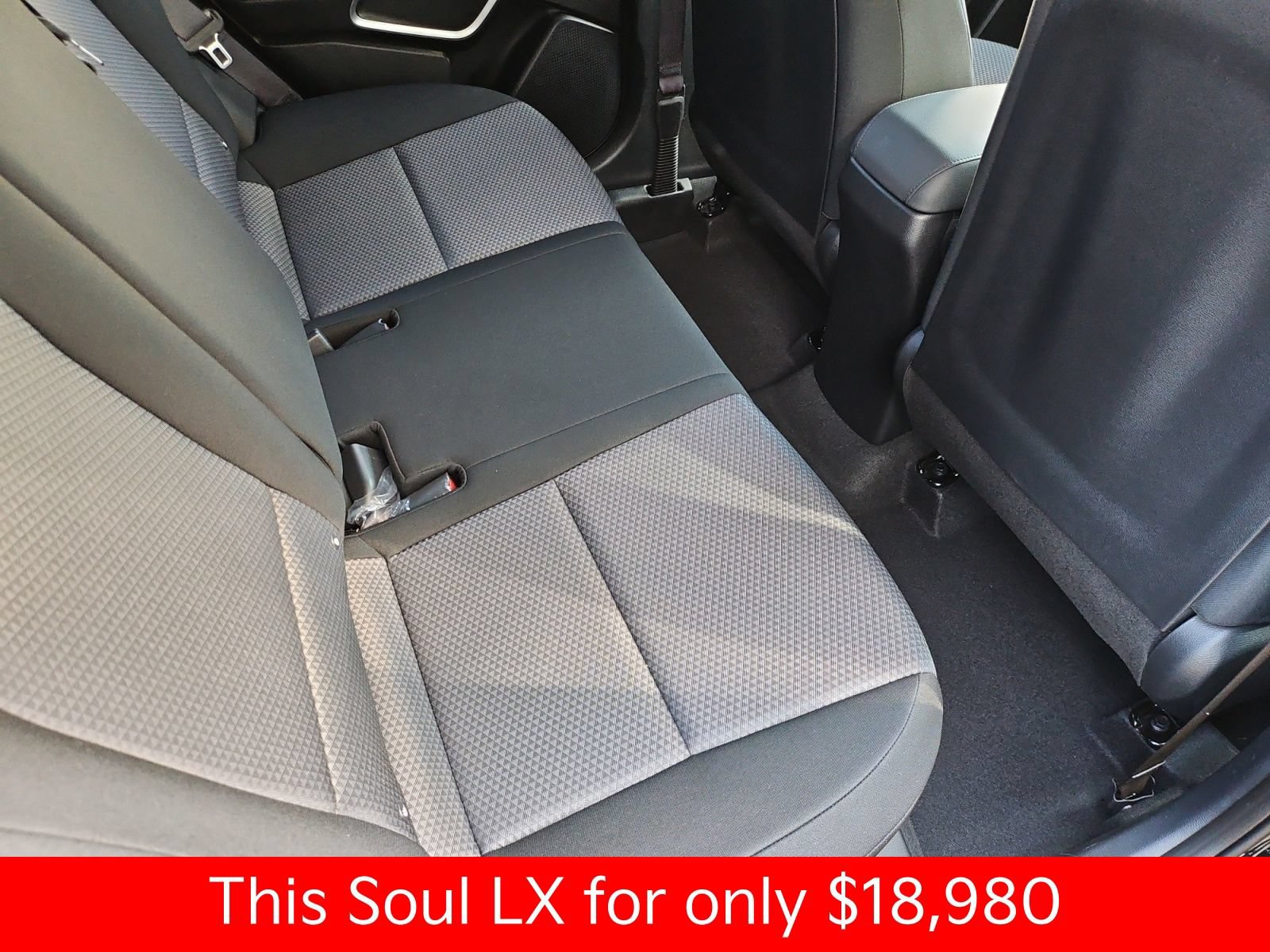 Used 2025 Kia Soul LX FWD image 32