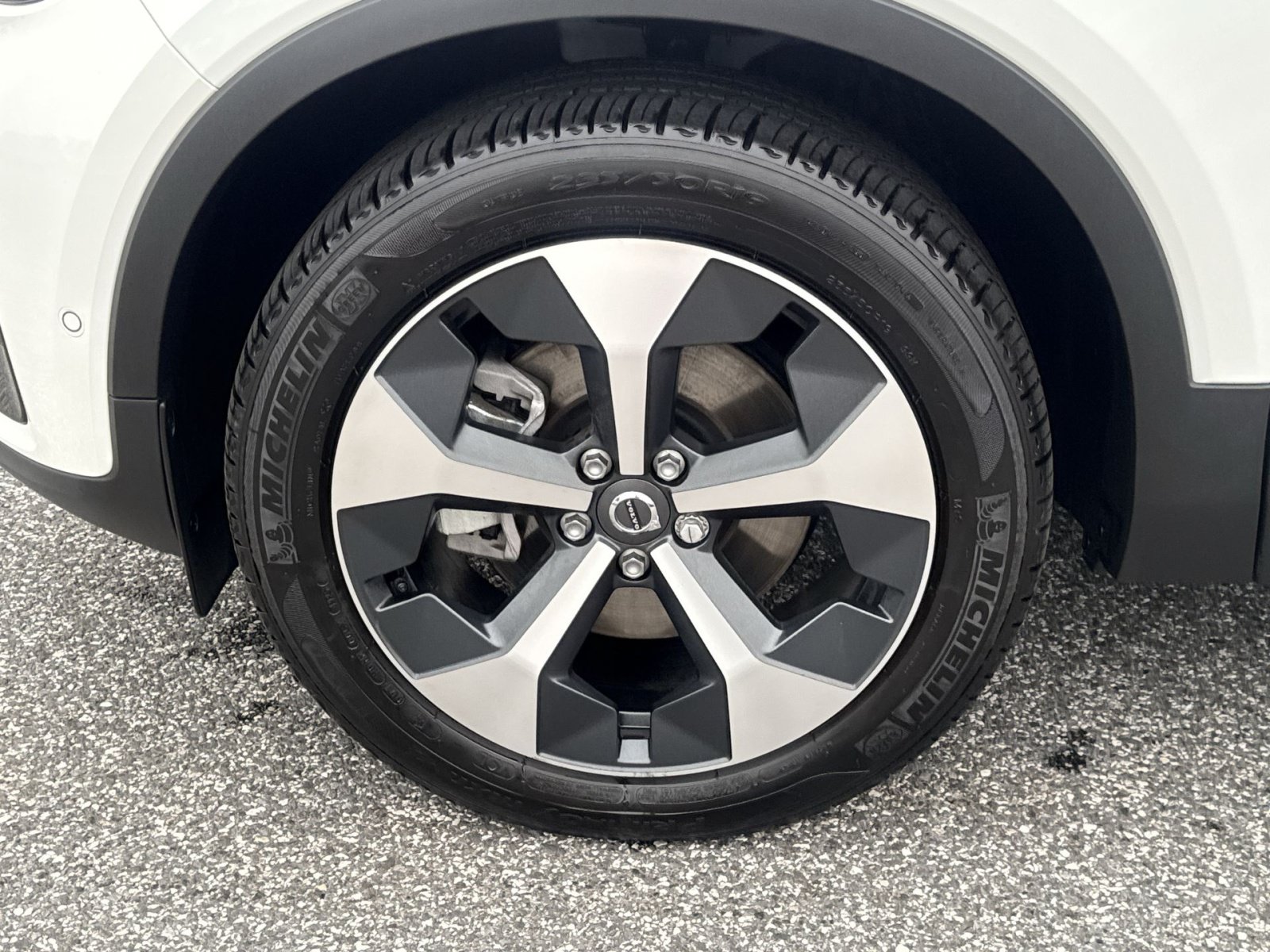 New 2026 Volvo XC40 B5 Plus w/ Protection Package Premier AWD/4WD image 20