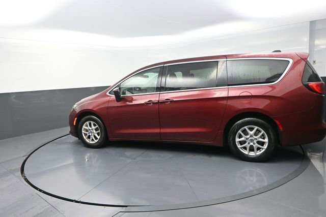 Used 2022 Chrysler Voyager LX FWD image 83