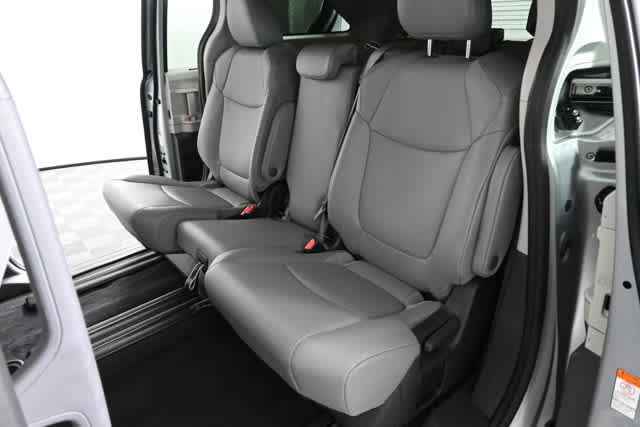Used 2024 Toyota Sienna XLE image 16