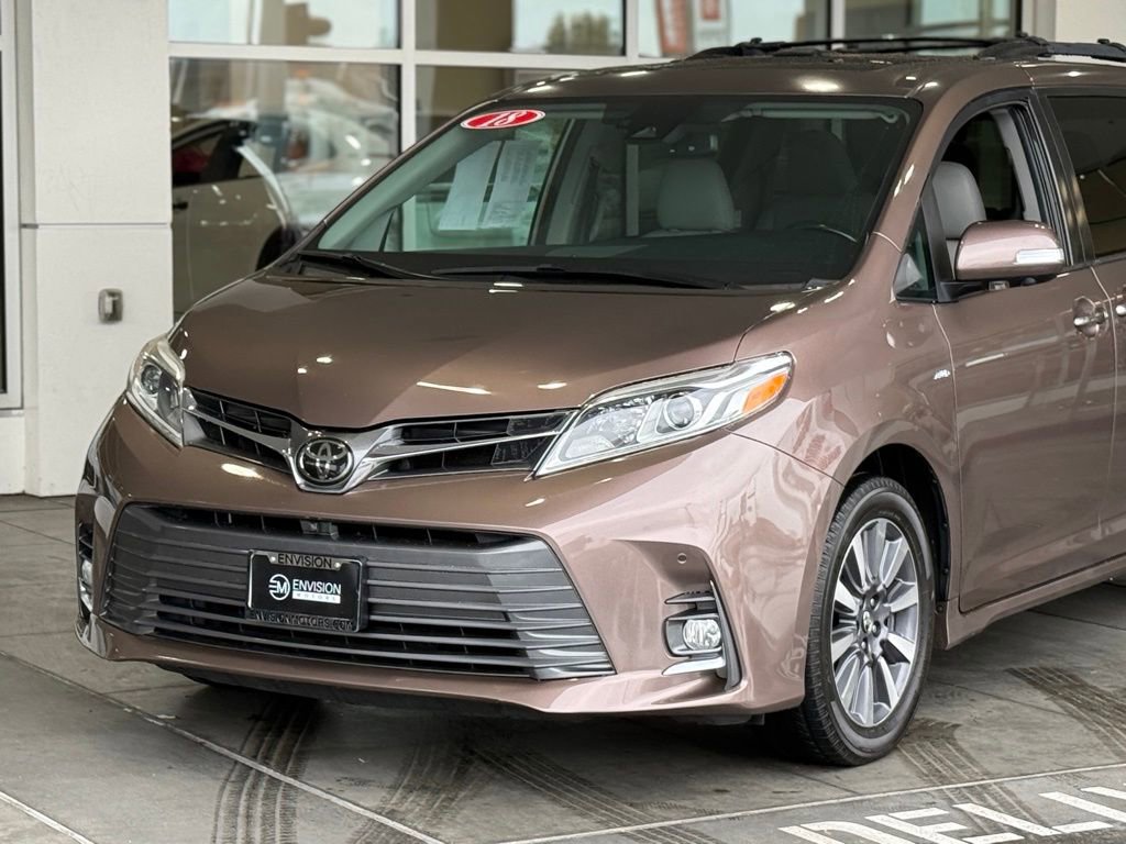 Used 2018 Toyota Sienna Limited Premium w/ Carpet Mat Package image 3