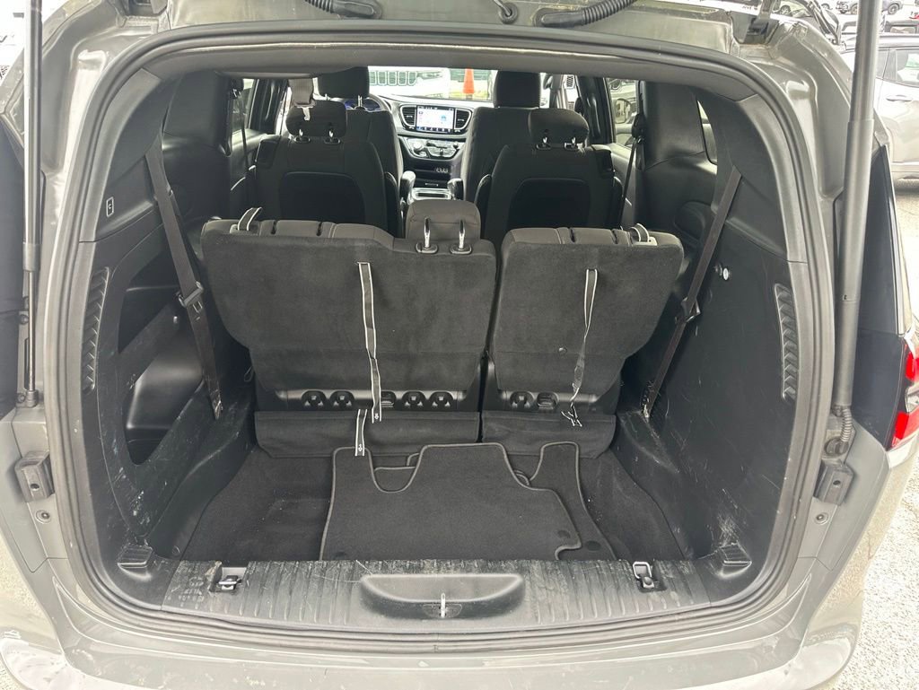 Used 2023 Chrysler Pacifica Touring FWD image 22
