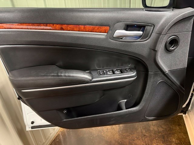 Used 2014 Chrysler 300 AWD w/ Driver Convenience Group image 13