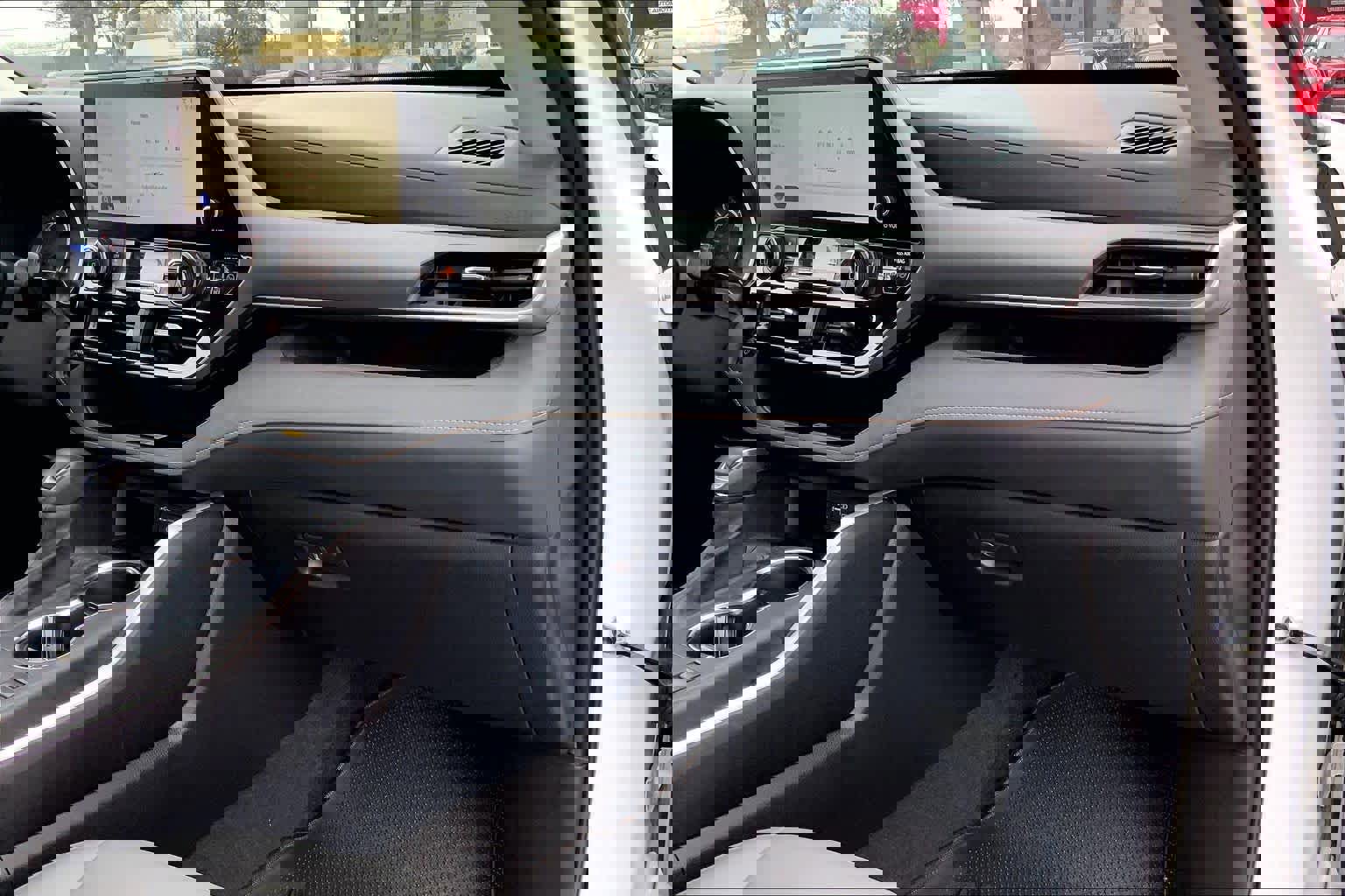 Used 2023 Toyota Highlander Bronze Edition image 19