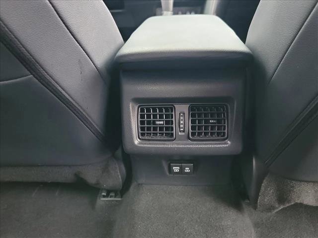 Used 2025 Toyota Camry SE image 17