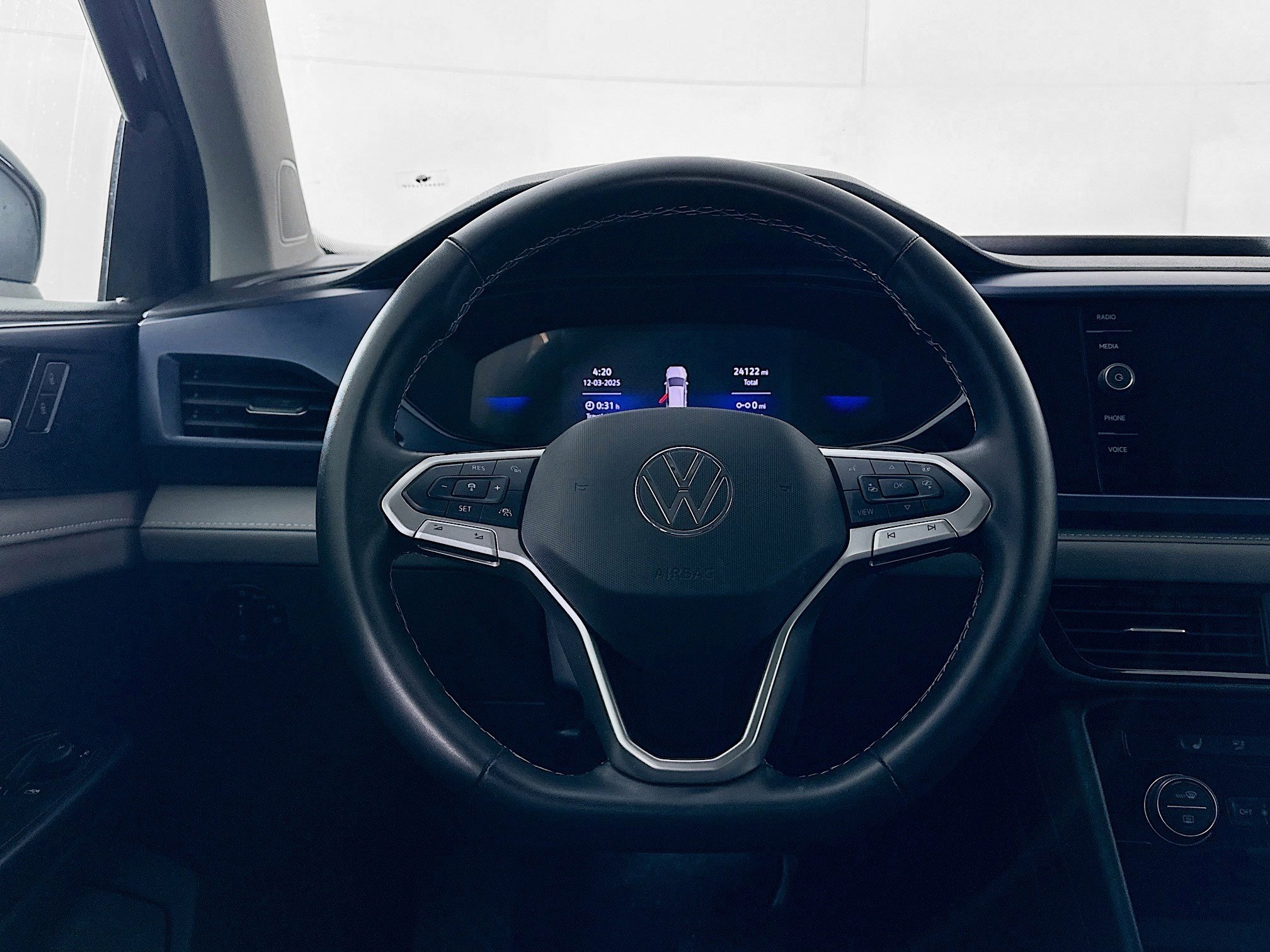 Used 2024 Volkswagen Taos SE image 18